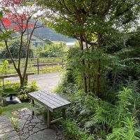 鎌倉市山ノ内の売買物件/道路の向こう側は横須賀線の線路