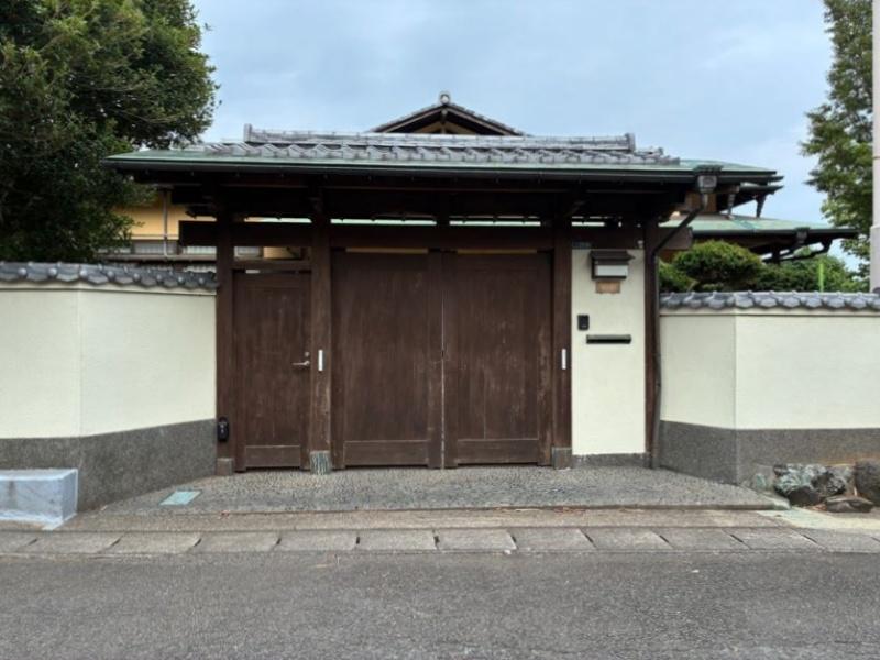 横須賀市長坂三丁目の賃貸物件/門扉｜この後ろには何が待っているのか、期待が膨らみます。