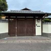 横須賀市長坂三丁目の賃貸物件/門扉｜この後ろには何が待っているのか、期待が膨らみます。