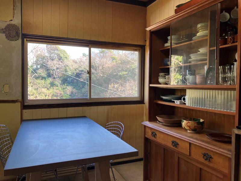 鎌倉市扇ガ谷四丁目の賃貸物件/キッチン｜谷戸の緑と空気を感じながら食べる朝ごはんはひと味違うはず。