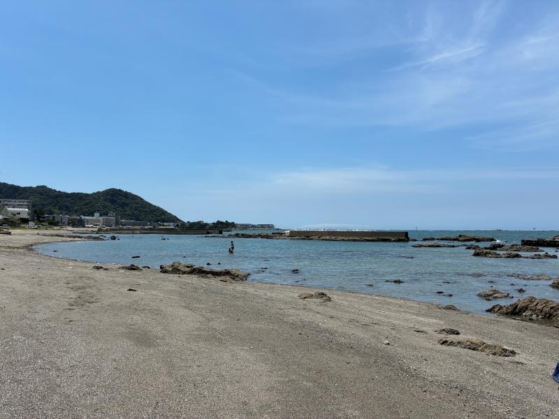 葉山町堀内の賃貸物件/物件前の海｜砂浜があって・・・