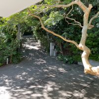 葉山町下山口の売買物件/玄関までのアプローチ