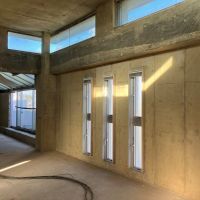 鎌倉市小袋谷一丁目の賃貸物件/室内｜いろんな窓があります。