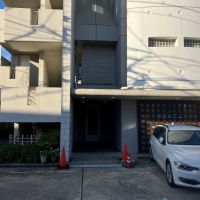 鎌倉市小袋谷一丁目の賃貸物件/外観｜1階エントランスはこんな感じです。