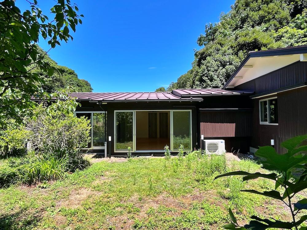 鎌倉市浄明寺二丁目の売買物件/庭と平屋。それ以外は空と緑。こんな世界があるんです鎌倉に。