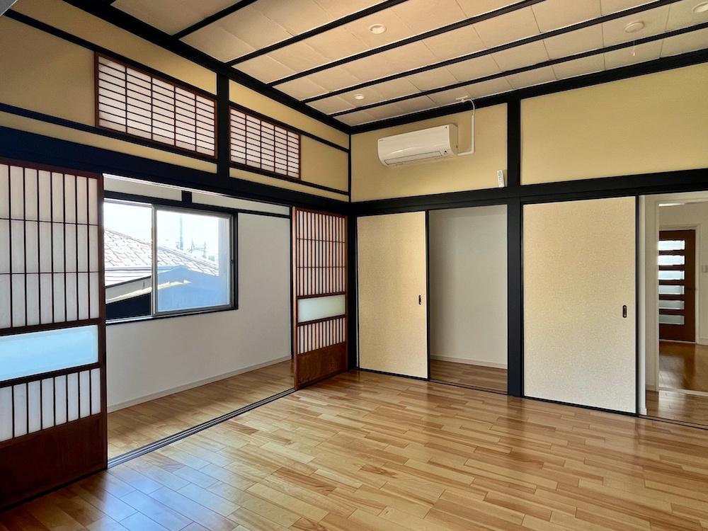 藤沢市江の島一丁目の賃貸物件/2階の室内｜和風の8帖洋室｜別アングル