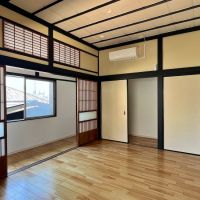藤沢市江の島一丁目の賃貸物件/2階の室内｜和風の8帖洋室｜別アングル