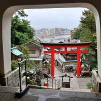 藤沢市江の島一丁目の賃貸物件/江島神社の入り口から島を見下ろす