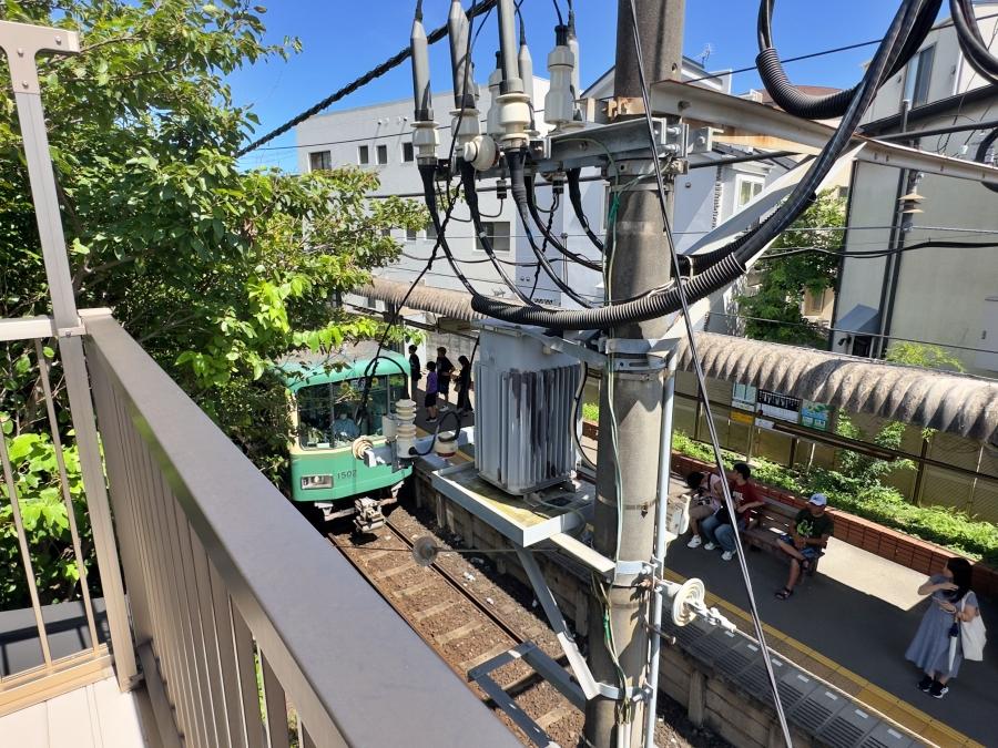 鎌倉市由比ガ浜三丁目の賃貸物件/バルコニーからの眺望｜江ノ電を見下ろす優越感