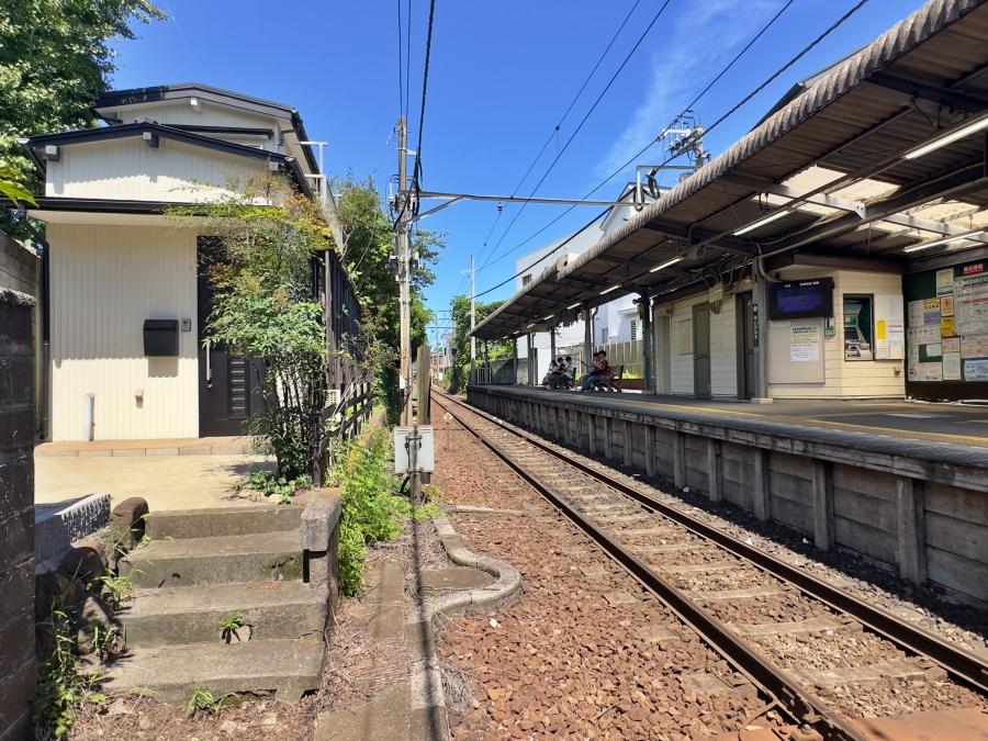 鎌倉市由比ガ浜三丁目の賃貸物件/物件と由比ヶ浜駅の構図｜こういう立ち位置です。もはやもう一つのホームです