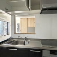 鎌倉市由比ガ浜三丁目の賃貸物件/キッチン｜IHの3口コンロ。グリルも付いています