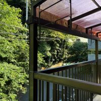 鎌倉市山ノ内の賃貸物件/バルコニー｜ただただ山と相対する、そんな場所です。