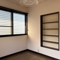 鎌倉市山ノ内の賃貸物件/2階 洋室3｜壁にある収納は飾り棚として使えそうです。