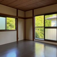 鎌倉市二階堂の賃貸物件/2階 和室｜ここも外は緑です。