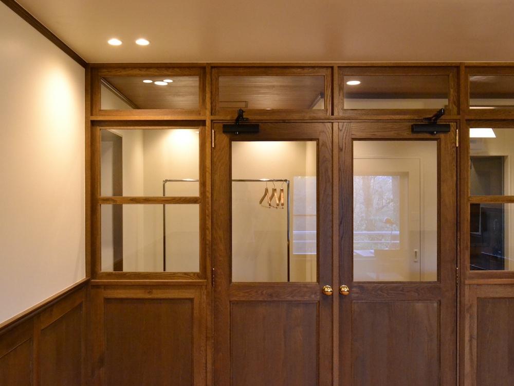 箱根町強羅の賃貸物件/洋室8.8帖｜廊下との間はこんな建具で仕切られています
