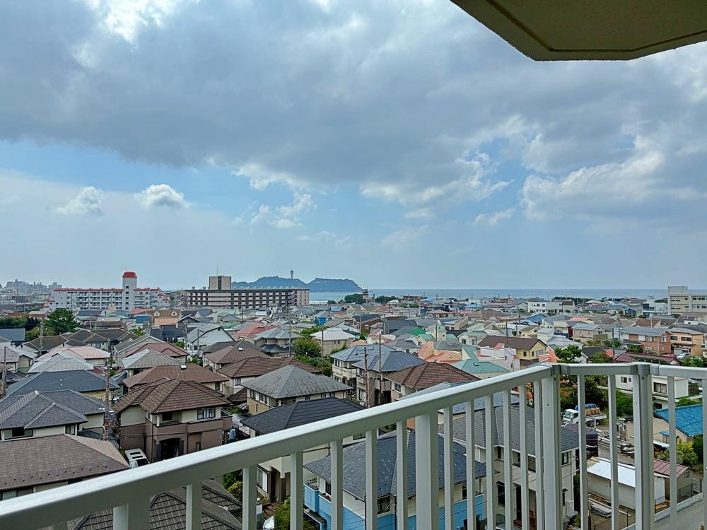 藤沢市鵠沼海岸五丁目の売買物件/海と江ノ島がしっかりと見えます。湘南の町並みもいい