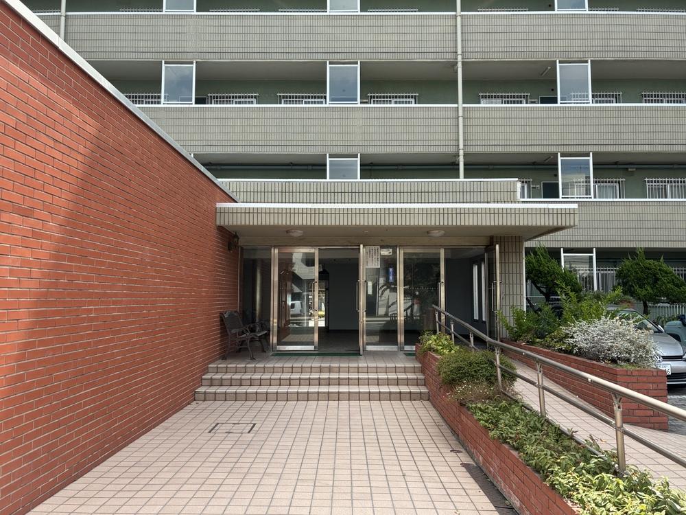 藤沢市鵠沼海岸五丁目の売買物件/エントランス部分