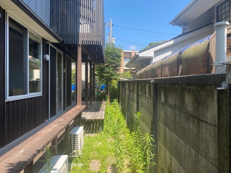 鎌倉市佐助一丁目の売買物件/テラスと庭のスペース