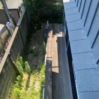 鎌倉市佐助一丁目の売買物件/2階バルコニーからテラスを見てみる。