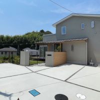 鎌倉市城廻の売買物件/駐車スペースは３台分とさらに余裕があります