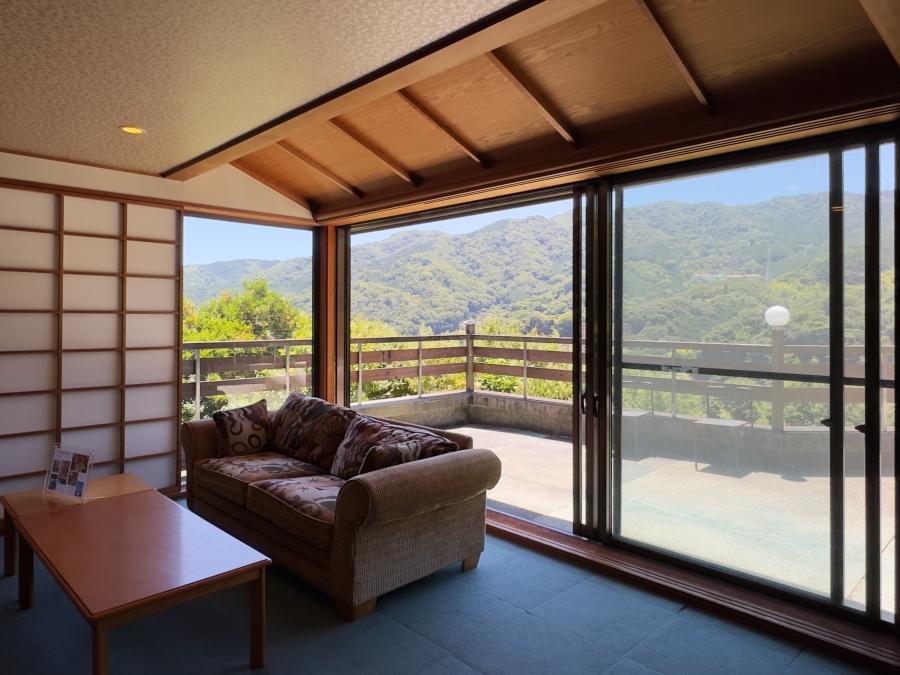 足柄下郡湯河原町宮上の売買物件/ロビー｜温泉から上がってここでぼーっとしていたい