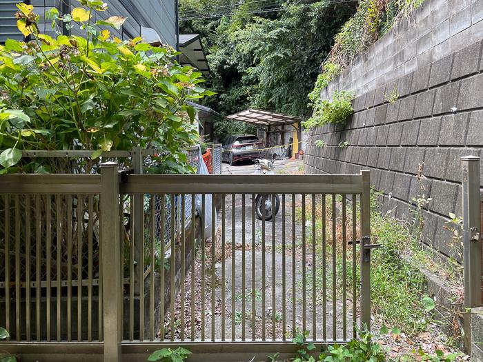 鎌倉市大町六丁目の売買物件/道路側を見たところ