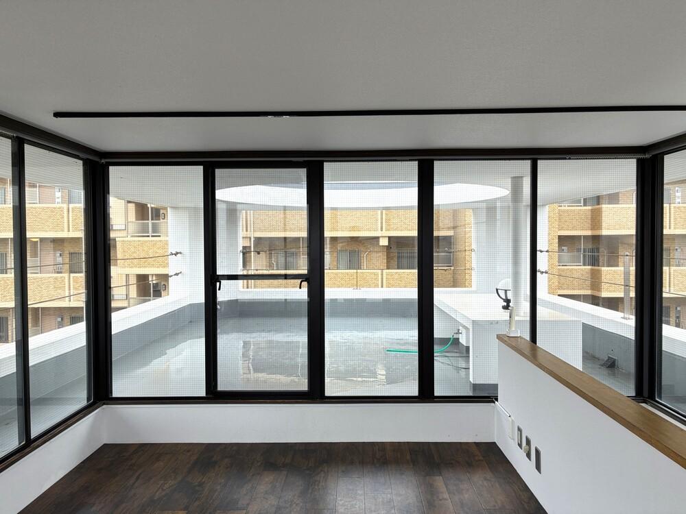 藤沢市片瀬海岸三丁目の賃貸物件/4階の居室部分は、ほぼ窓