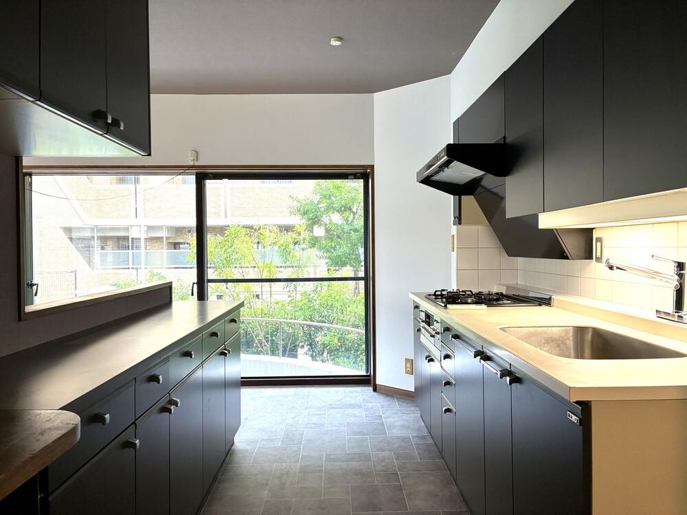 藤沢市片瀬海岸三丁目の賃貸物件/キッチンは、広々と。使い勝手も良さそうです