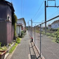 鎌倉市大町二丁目の賃貸物件/物件に至る道にはこの物件以外にも気になる建物や風景がギュッと詰まっています。実はすごくディープな通りなのです。