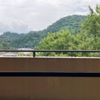 三浦郡葉山町長柄の売買物件/眺望｜可愛らしい曲線を描く山は二子山。おもわずヤッホーと呼びかけたい。