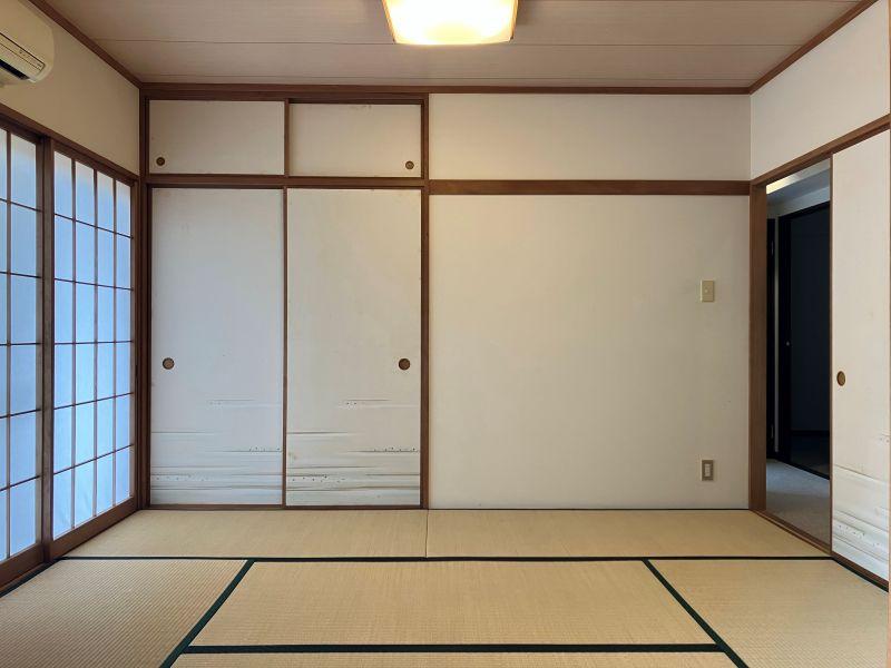 三浦郡葉山町長柄の売買物件/和室｜6畳に押入れ付。障子の向こうはバルコニー。