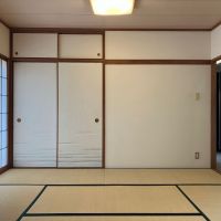 三浦郡葉山町長柄の売買物件/和室｜6畳に押入れ付。障子の向こうはバルコニー。