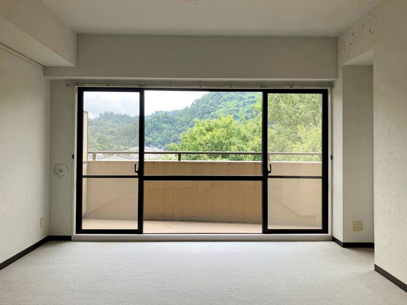 三浦郡葉山町長柄の売買物件/眺望よし、場所よし、値段よし。ただ、内装が、という場合は、改装しよう！