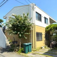藤沢市鵠沼松が岡三丁目の売買物件/マンションの外観。同じ形の建物が敷地内に4棟あります