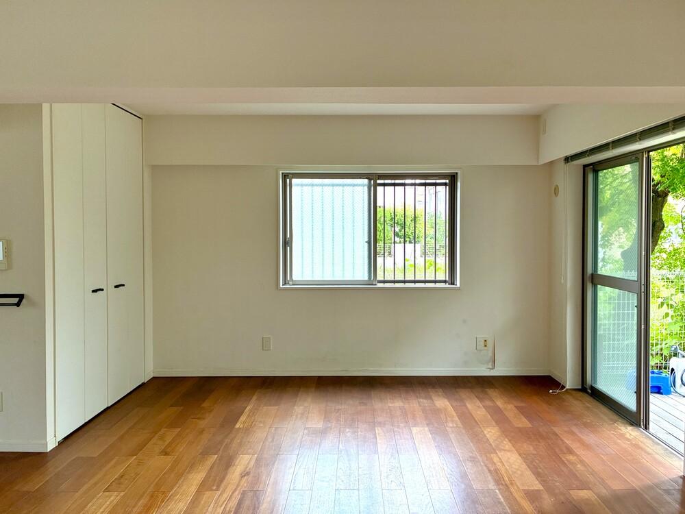 藤沢市鵠沼松が岡三丁目の売買物件/美しい緑。収納もあるので、スッキリと暮らせそう