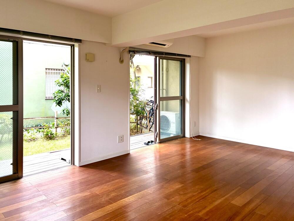 藤沢市鵠沼松が岡三丁目の売買物件/広々とゆとりのあるリビングです