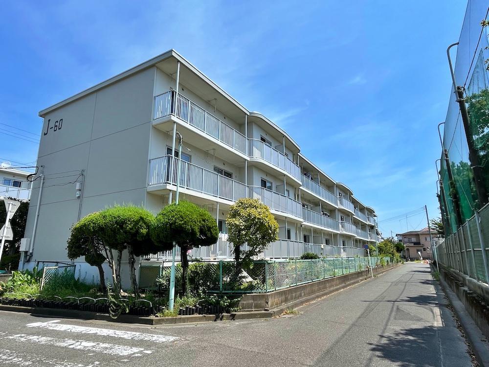 茅ヶ崎市松が丘二丁目の売買物件/外観｜3階建てのおだやかな団地