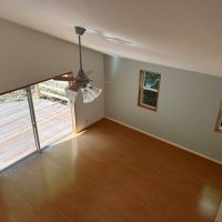 逗子市桜山五丁目の売買物件/2階 LDK｜ロフトからLDKを見下ろす。屋根裏、というより3階の高さです。
