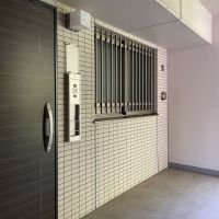 鎌倉市梶原二丁目の賃貸物件/玄関前のアルコーブは自転車が置けます