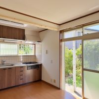 藤沢市辻堂元町三丁目の賃貸物件/リビングダイニング｜角部屋なのでとにかく明るい