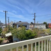 藤沢市辻堂元町三丁目の賃貸物件/2階洋室その1からの眺望｜下には畑と平屋。空が広い