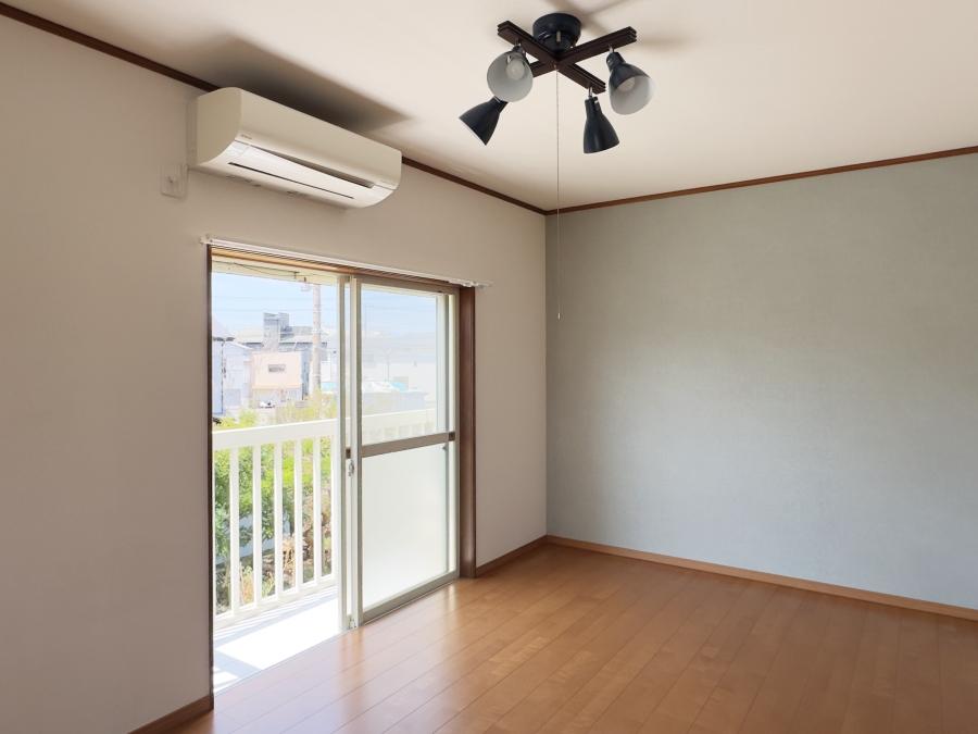 藤沢市辻堂元町三丁目の賃貸物件/2階洋室その1｜壁が一面だけアクセントクロスとなっています