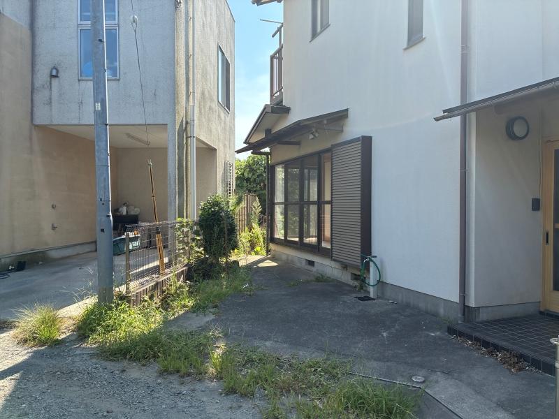 鎌倉市笛田三丁目の賃貸物件/駐車場｜奥行き、幅ともに狭いので、軽自動車推奨です。