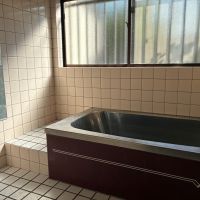鎌倉市笛田三丁目の賃貸物件/浴室｜昔ながらのタイル張り仕上げ。