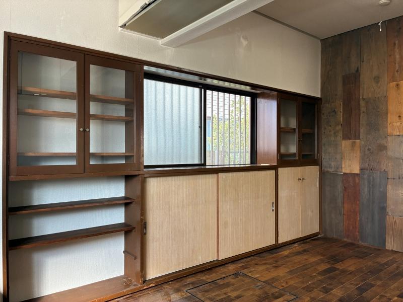 鎌倉市笛田三丁目の賃貸物件/DK｜壁の収納は使いやすいようにアレンジしてもよいかもしれません。