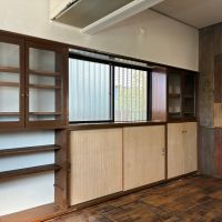 鎌倉市笛田三丁目の賃貸物件/DK｜壁の収納は使いやすいようにアレンジしてもよいかもしれません。