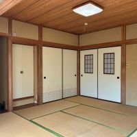 鎌倉市笛田三丁目の賃貸物件/1階 和室｜日に焼けた左官壁の色合いも、いい感じです。