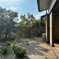 鎌倉市笛田三丁目の賃貸物件/ウッドデッキ｜和室、広縁と同じ高さで広がります。