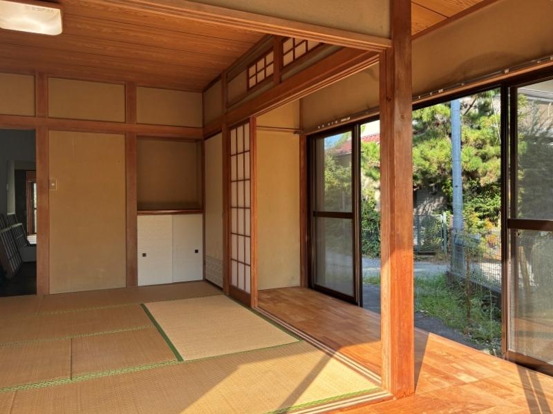 鎌倉市笛田三丁目の賃貸物件/夕日の差し込む広縁に腰掛けて、いろいろ物思いにふけってしまいました。