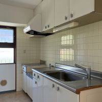 葉山町一色の賃貸物件/キッチン｜天板もタイルもきれいです。